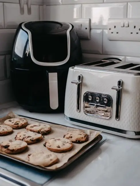 Cookies preparados em air fryer; imagem ilustrativa