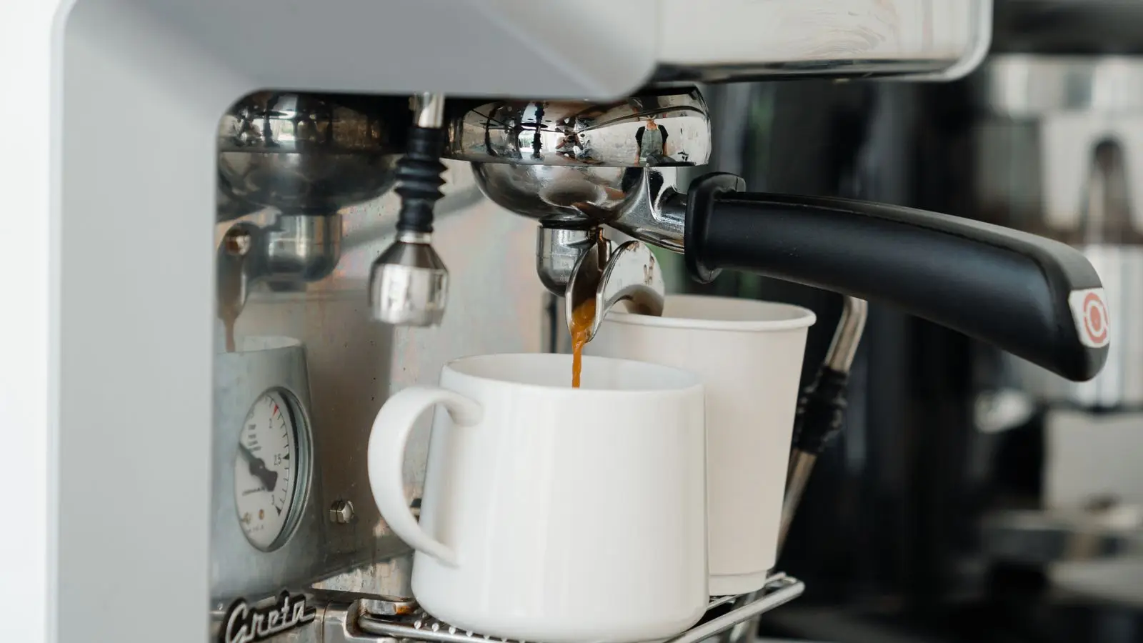 Dolce Gusto ou Nespresso: como escolher a cafeteira de cápsula ideal antes de comprar