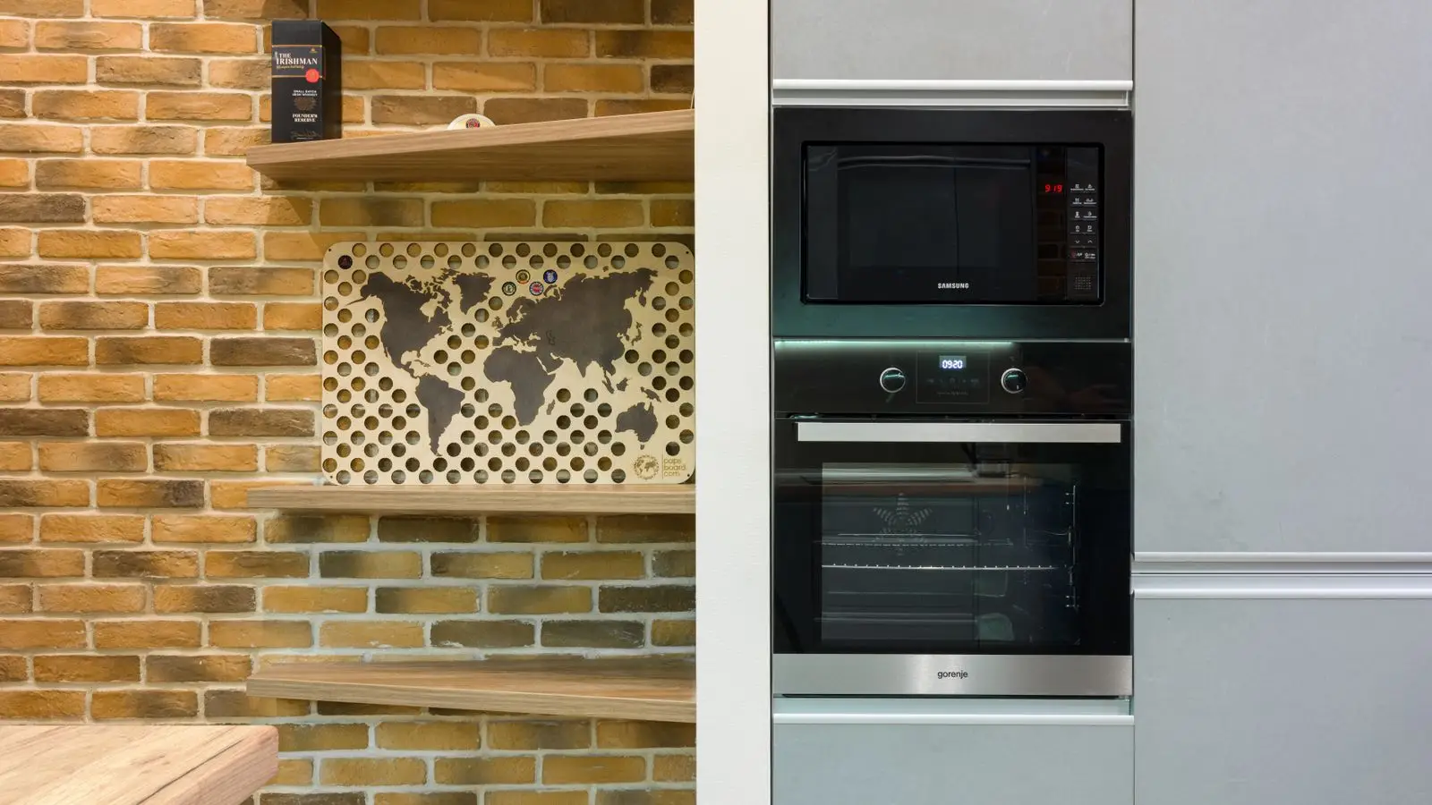 Micro-ondas com grill vale a pena? Vantagens, limites e quando compensa